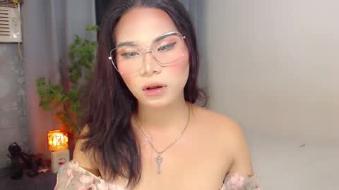 misstrishontop online show from January 12, 7:43 am