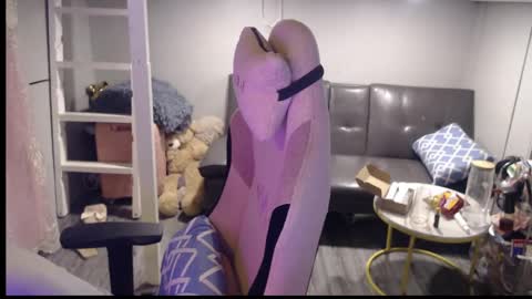 ELYSE A SIMPLE GIRL online show from April 23, 12:29 pm