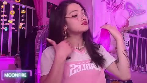 Snapshot of moonfiredance chatting on September 25, 3:13 am Nicky  online show from September 25, 3:13 am