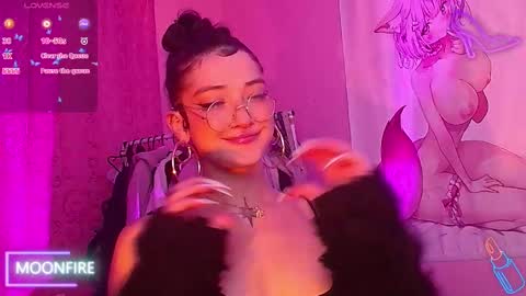 Snapshot of moonfiredance chatting on September 30, 6:57 am Nicky  online show from September 30, 6:57 am