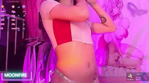 Snapshot of moonfiredance chatting on October 2, 6:25 am Nicky  online show from October 2, 6:25 am