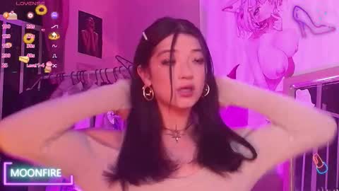 Snapshot of moonfiredance chatting on October 22, 5:42 am Nicky  online show from October 22, 5:42 am