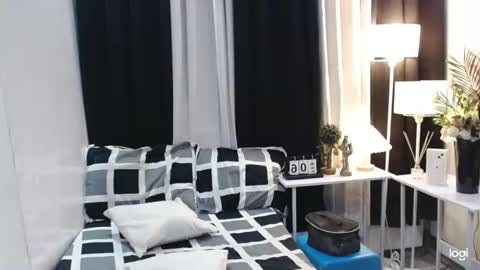 Snapshot of ms_grey4u chatting on February 6, 10:21 pm Ash online show from February 6, 10:21 pm