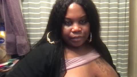 Snapshot of msjonemillion chatting on December 19, 1:39 am Chocolate  Candy   Stick online show from December 19, 1:39 am