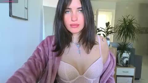 Neferutt online show from February 23, 2:09 pm