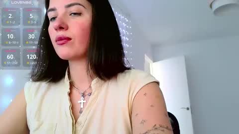 Neferutt online show from June 3, 3:49 pm