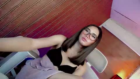 night_crystal1111 online show from April 21, 1:42 am