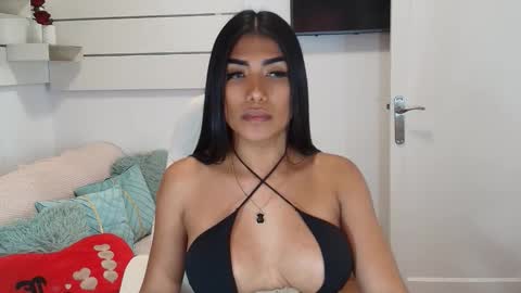 Snapshot of niickylovee chatting on October 10, 1:56 pm Nicolle Bustamante online show from October 10, 1:56 pm