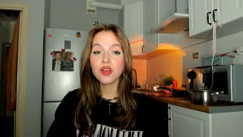 Veronica online show from February 6, 9:06 pm