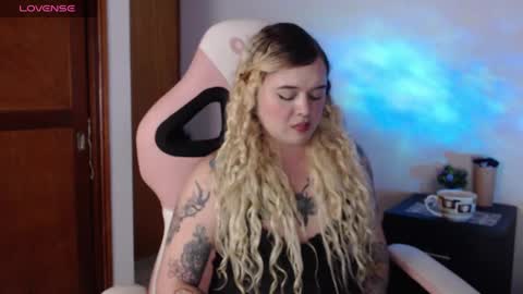 Snapshot of ninaxxstorm chatting on September 28, 4:44 am Nina online show from September 28, 4:44 am