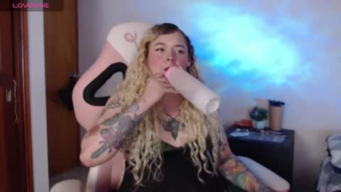 Snapshot of ninaxxstorm chatting on October 2, 6:14 am Nina online show from October 2, 6:14 am