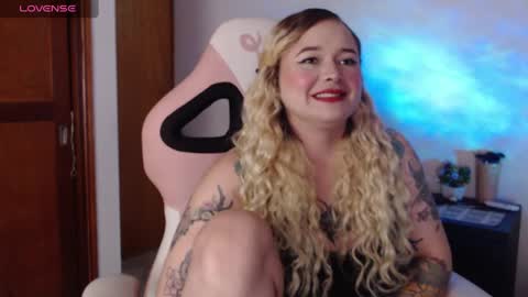 Snapshot of ninaxxstorm chatting on October 4, 6:03 am Nina online show from October 4, 6:03 am