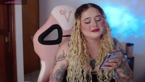 Snapshot of ninaxxstorm chatting on October 8, 2:24 am Nina online show from October 8, 2:24 am