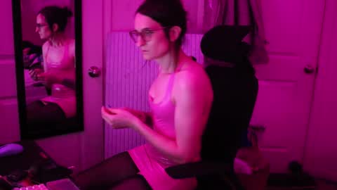 Nolynn online show from March 11, 2:43 pm