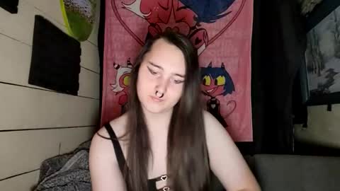 nonbinarybeauty20 online show from April 18, 8:20 pm