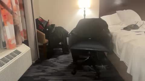 olderyeterotic online show from April 12, 7:23 am