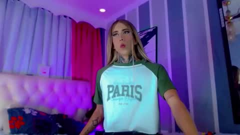 oliviahot01 online show from April 21, 2:37 am