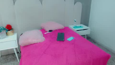 party_fre_girl online show from March 21, 8:19 am