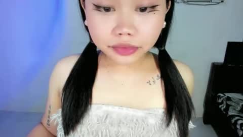 Snapshot of perky_rica chatting on October 23, 8:18 am island girl online show from October 23, 8:18 am