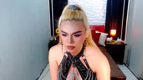 Snapshot of phenominalduodiva chatting on October 22, 5:59 pm cervena online show from October 22, 5:59 pm
