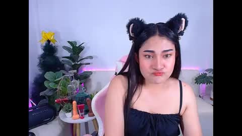 Ploysai online show from December 2, 1:25 pm