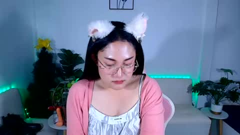 Ploysai online show from June 17, 9:10 am