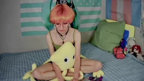 poppyfluffy online show from April 10, 6:46 pm