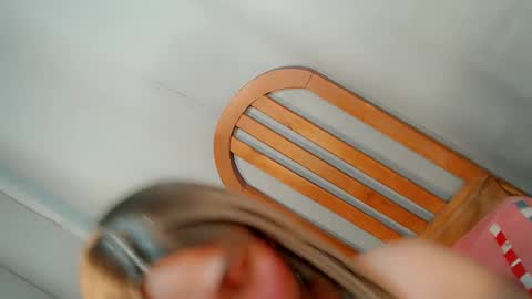 STELLA MAE online show from April 1, 1:41 pm