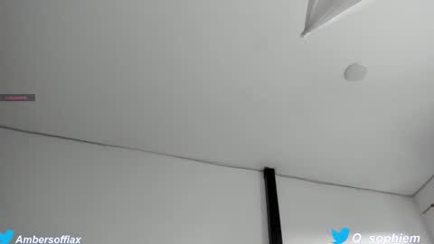 Snapshot of queen_sophie_m chatting on September 27, 10:30 pm Sophie M online show from September 27, 10:30 pm