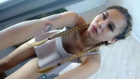 CALL ME YOUR QUEEN AIVY1 online show from January 18, 12:40 am