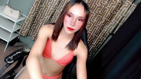 just call me QUEEN and ill be there online show from December 4, 9:46 am