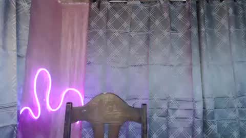 queenpinayebony_xx online show from April 19, 1:01 pm