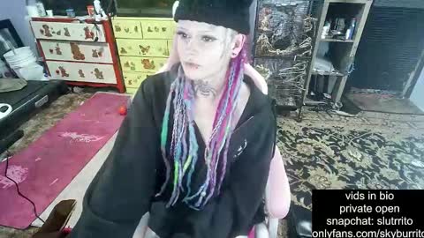 Snapshot of queer_burrito chatting on October 25, 5:57 am Sky Burrito online show from October 25, 5:57 am