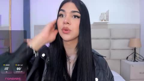 Snapshot of rosecassie chatting on October 23, 1:15 pm Rose online show from October 23, 1:15 pm
