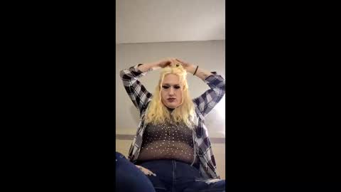 rosieleebrown online show from January 31, 11:25 pm