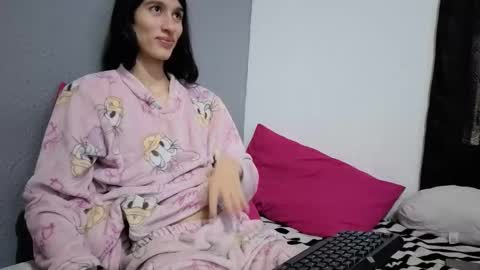 Safiro Queen online show from June 4, 12:30 pm