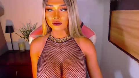 salsalita_claire online show from April 18, 7:07 pm