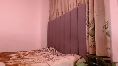 sara_johnson__ online show from April 22, 10:11 am