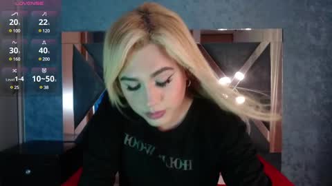 Snapshot of saraah_queen chatting on February 6, 4:53 am  Sarah online show from February 6, 4:53 am