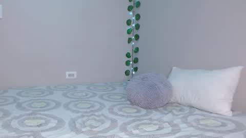 Snapshot of scarlettstone69 chatting on December 17, 8:43 pm Scarlett  online show from December 17, 8:43 pm