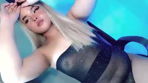 kwen online show from April 23, 5:26 pm