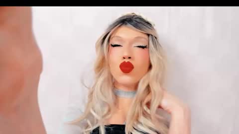 Mia online show from March 30, 11:39 pm