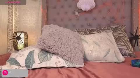 Shantal Jones online show from October 9, 10:00 pm