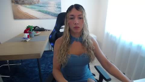 Snapshot of shellsy_hans chatting on January 1, 10:54 am Shellsy H   online show from January 1, 10:54 am