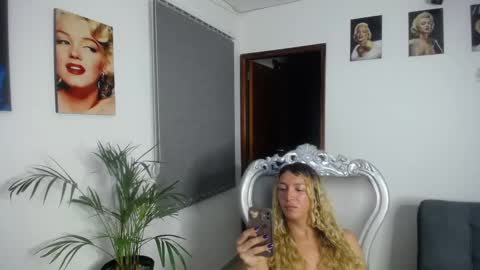 Snapshot of shellsy_hans chatting on January 21, 3:06 am Shellsy H   online show from January 21, 3:06 am