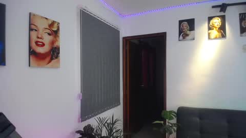Snapshot of shellsy_hans chatting on February 4, 5:12 pm Shellsy H   online show from February 4, 5:12 pm