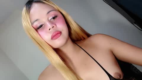 sinfulrose_ online show from April 18, 12:56 am