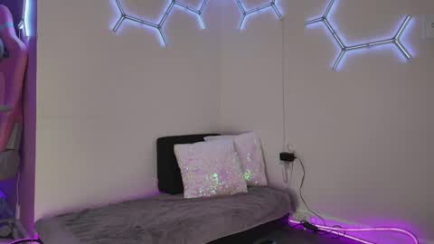 sissycdnatasha online show from June 25, 5:12 am