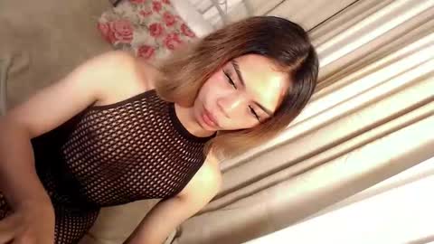 skinnytrans69 online show from April 22, 5:42 pm