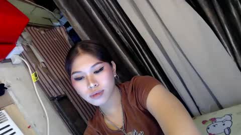 Snapshot of sky_fox_sweetxx chatting on February 22, 2:30 pm    online show from February 22, 2:30 pm
